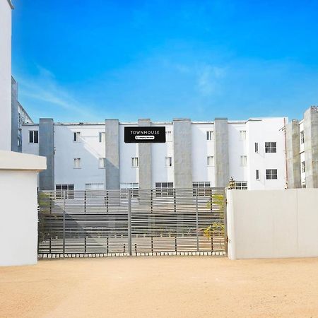 Super Townhouse Mancheswar Industrial Estate Hotel Бхубанешвар Екстериор снимка