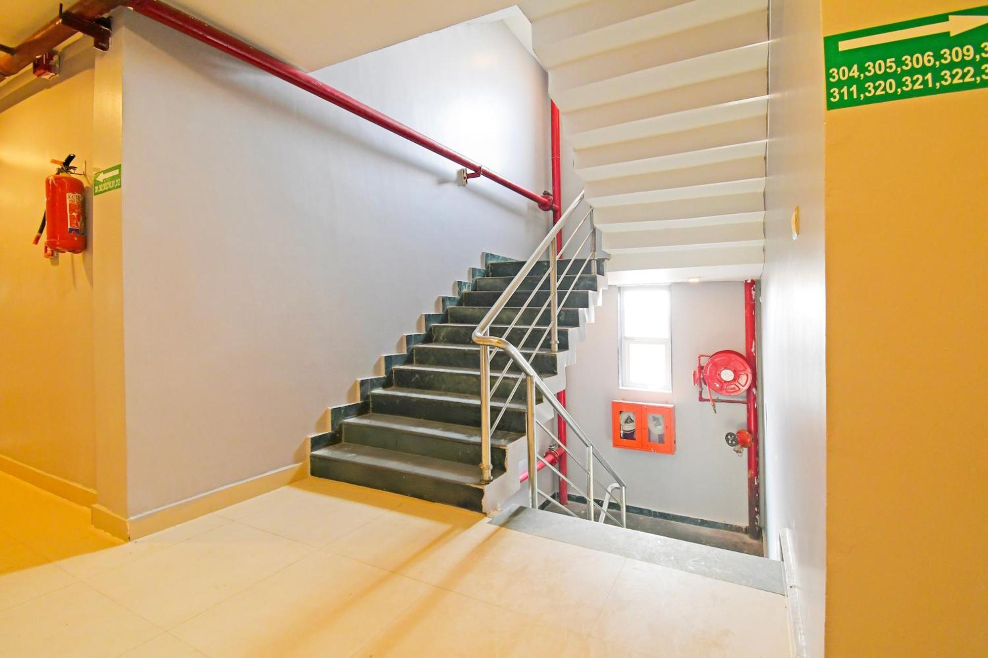 Super Townhouse Mancheswar Industrial Estate Hotel Бхубанешвар Екстериор снимка