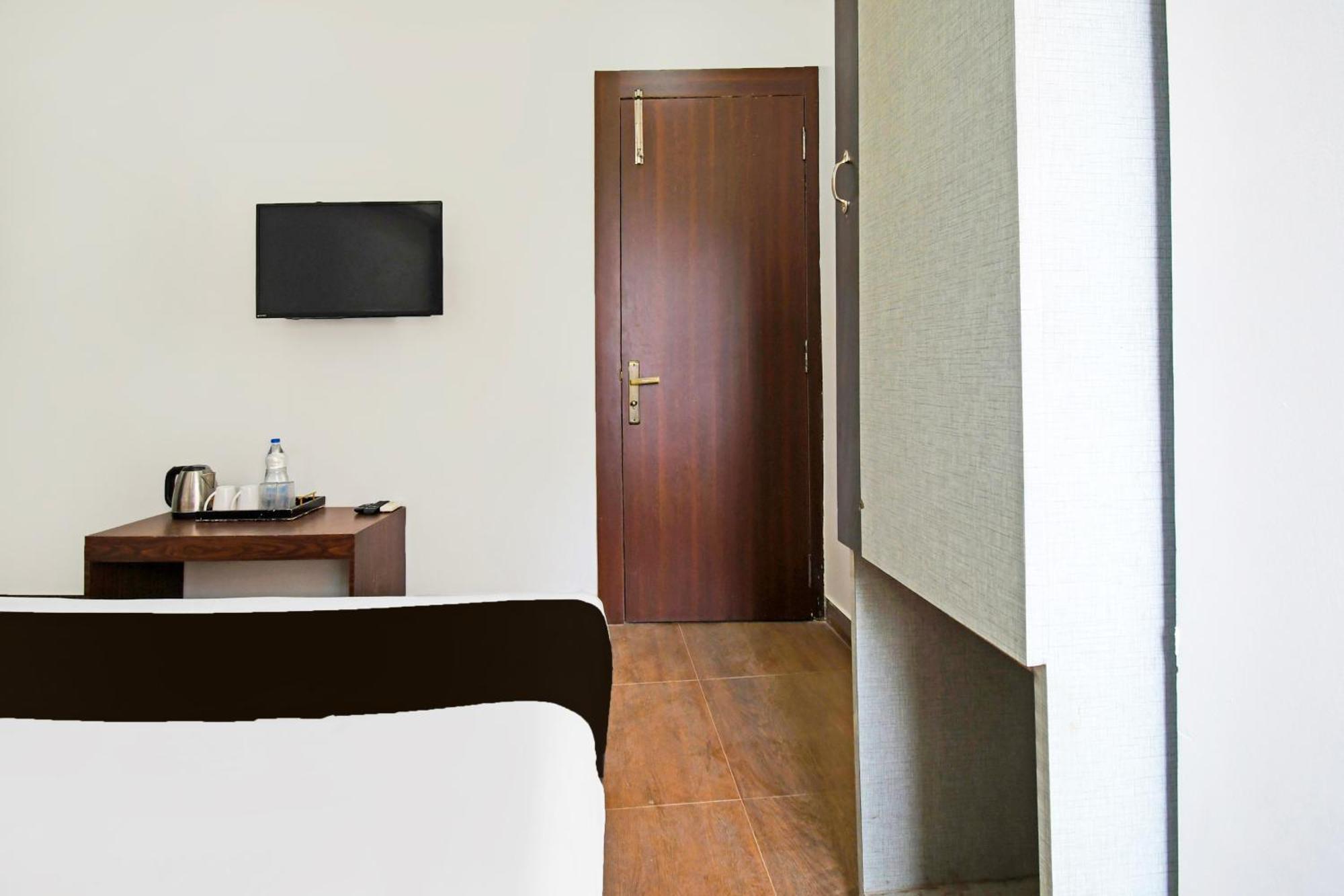 Super Townhouse Mancheswar Industrial Estate Hotel Бхубанешвар Екстериор снимка