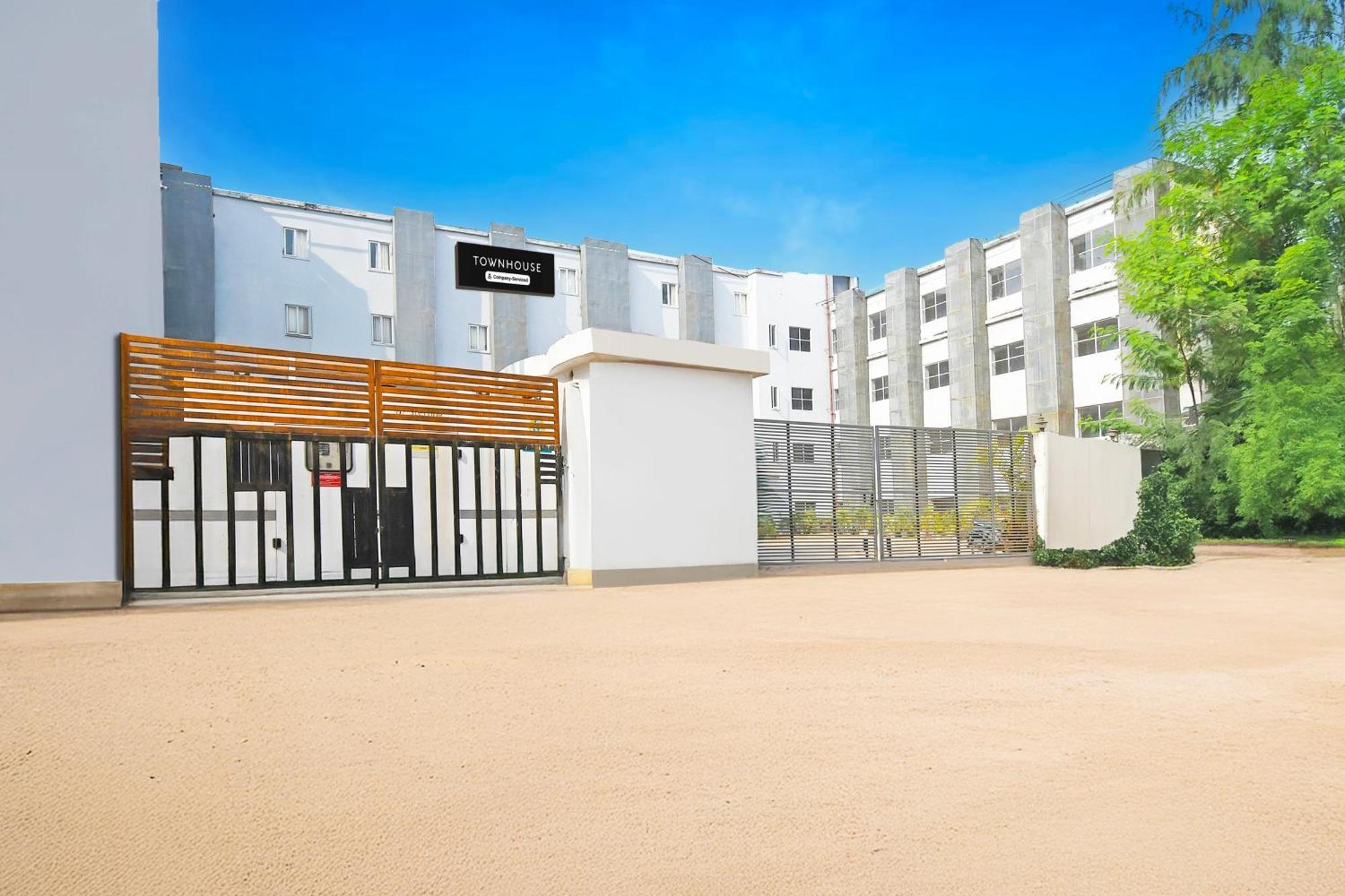 Super Townhouse Mancheswar Industrial Estate Hotel Бхубанешвар Екстериор снимка
